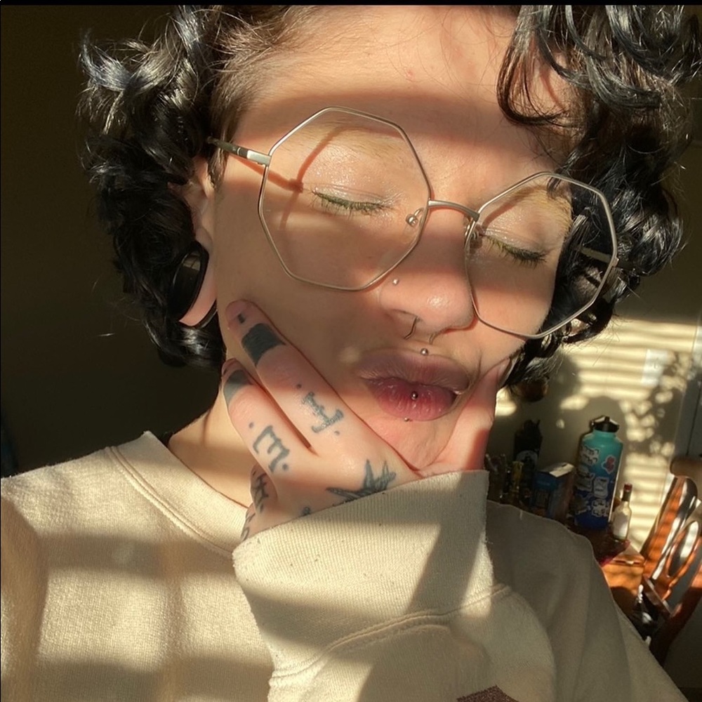 Meet your Posher, Finley Fae